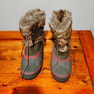 Snow boots